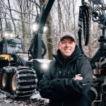 Glücklicher Kunde Forstbetrieb Thorsten Sattler nach Schadenregulierung